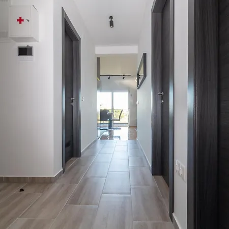 Modern And Spacious Helena Near The Apartamento *