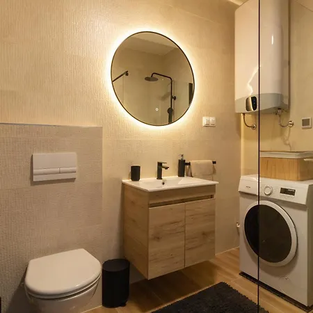 Modern And Spacious Helena Near The