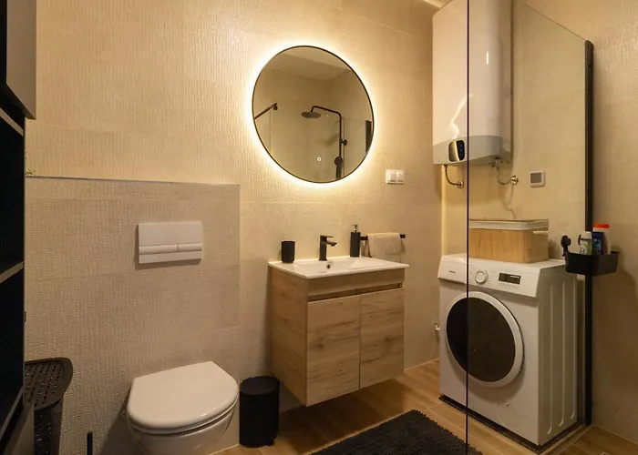 Modern And Spacious Helena Near The