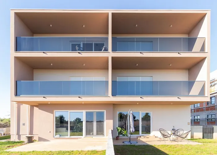Modern And Spacious Helena Near The Apartmán *